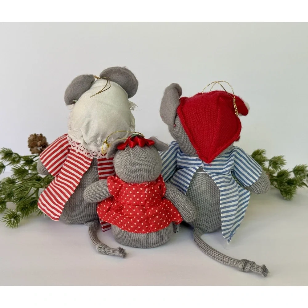 VTG Handmade Christmas Sock Mouse Family Ornaments/Decor - Stuffed/Felted/Beaded